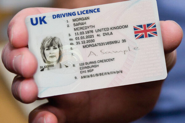 خرید گواهی نامه رانندگی کشور انگلیس بصورت فیزیکی